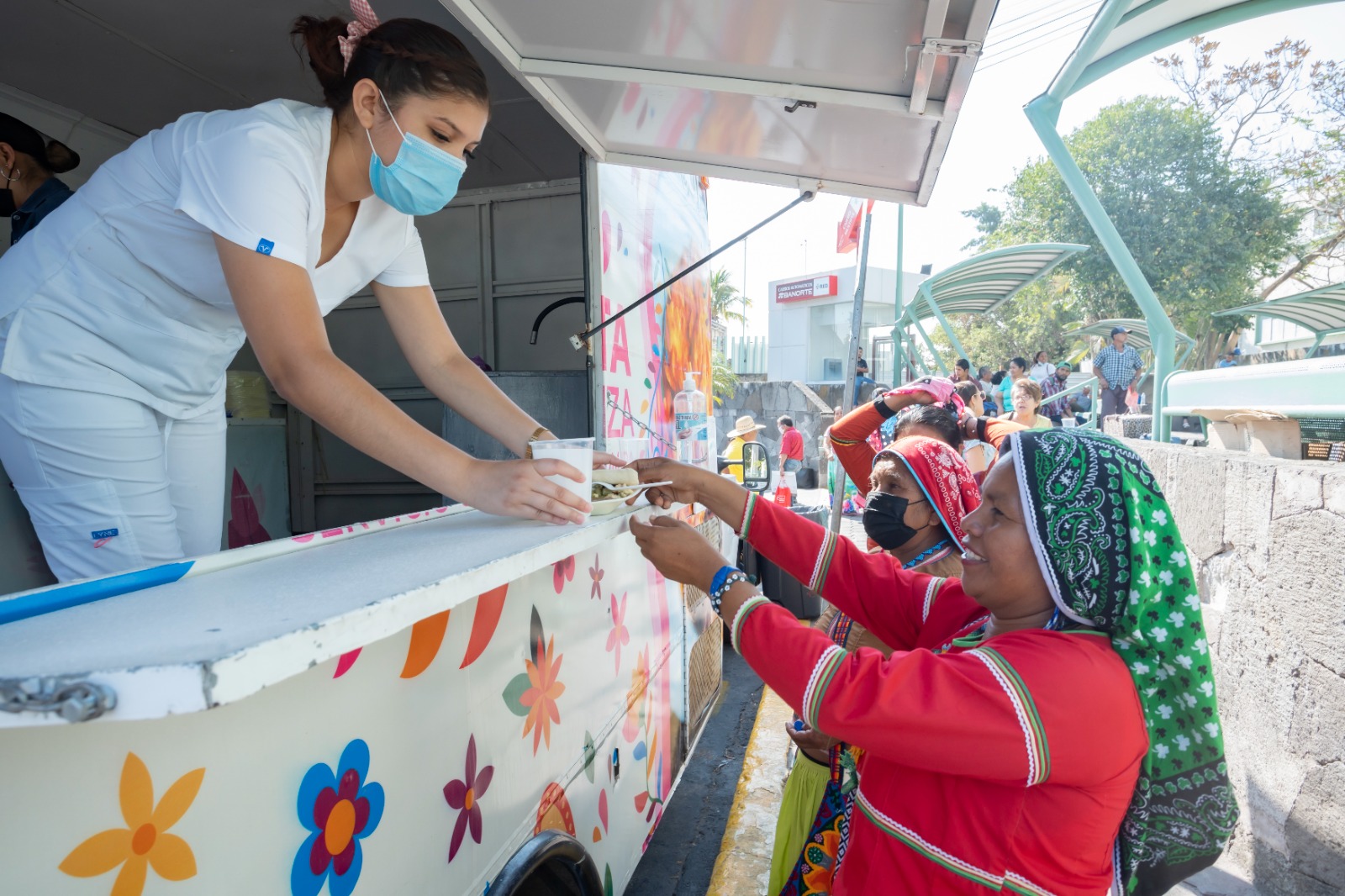 Entrega DIF Nayarit más de 40 mil raciones de alimentos calientes en