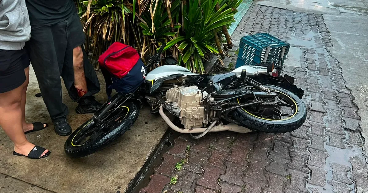 Motociclista lesionado tras choque en Avenida Insurgentes por maniobra imprudente