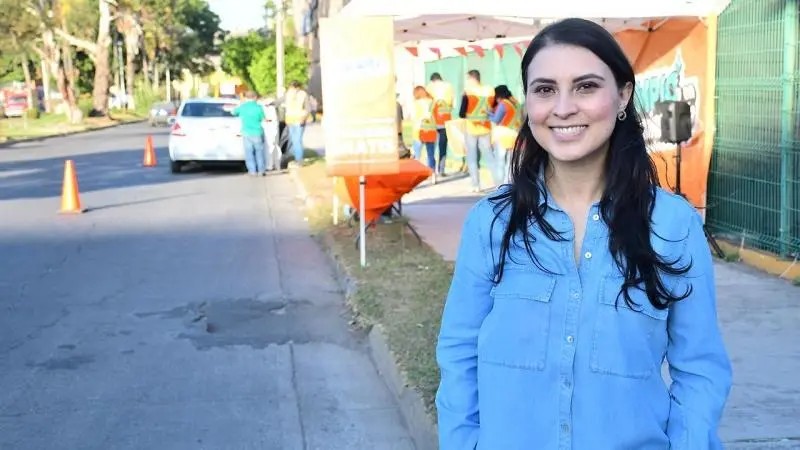 Julieta Mejía continúa con sanitización de vehículos