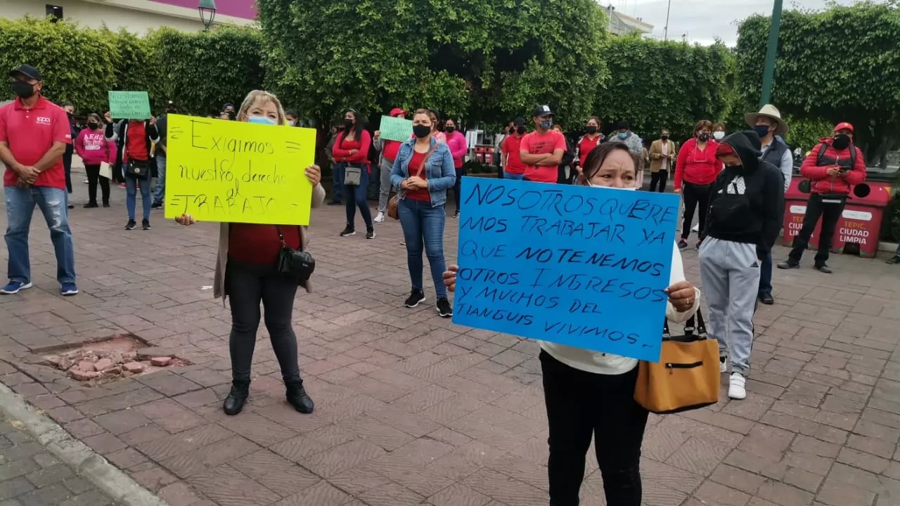 Tianguistas exigen igualdad de condiciones laborales