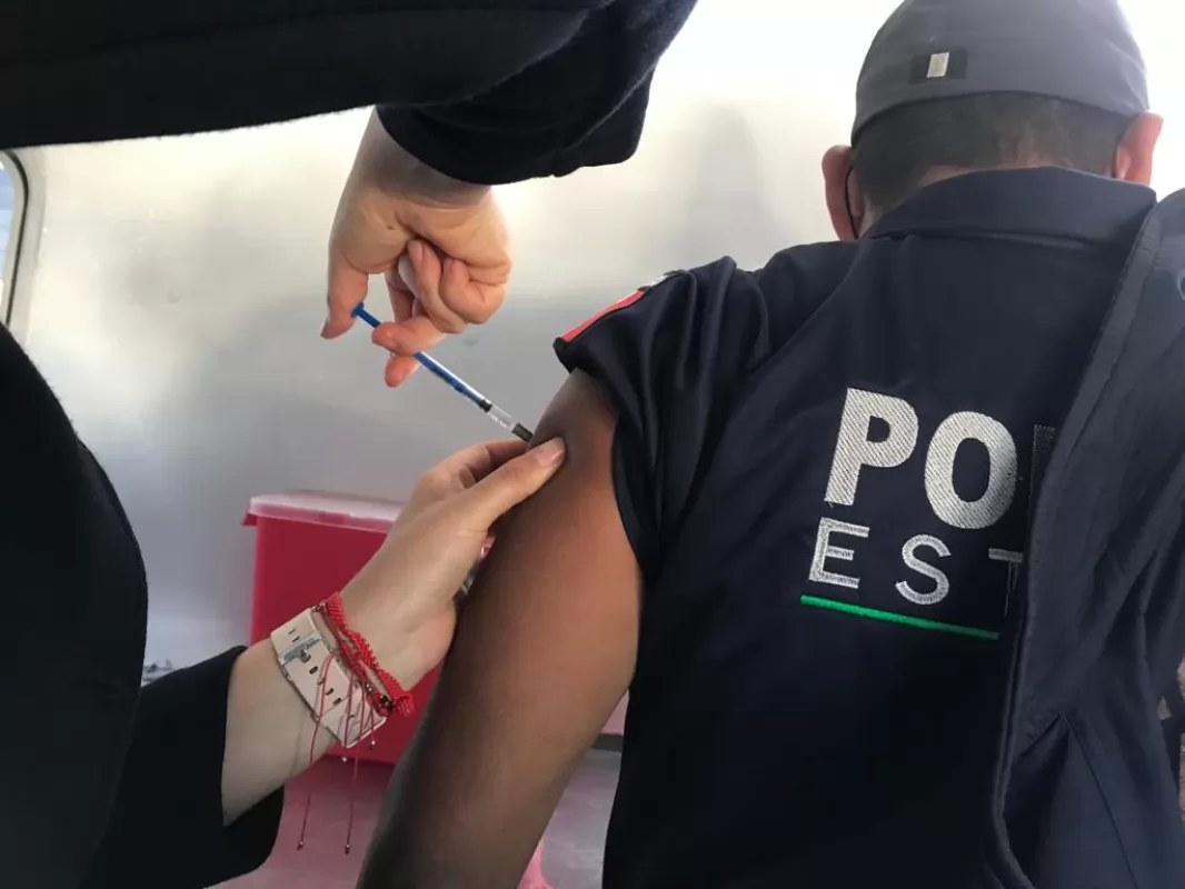 Reciben policías de Nayarit dosis antiCOVID de refuerzo