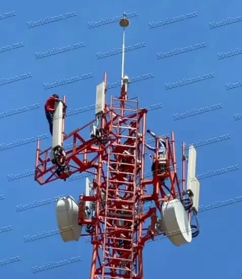 Amenazaba con quitarse la vida desde lo alto de una antena