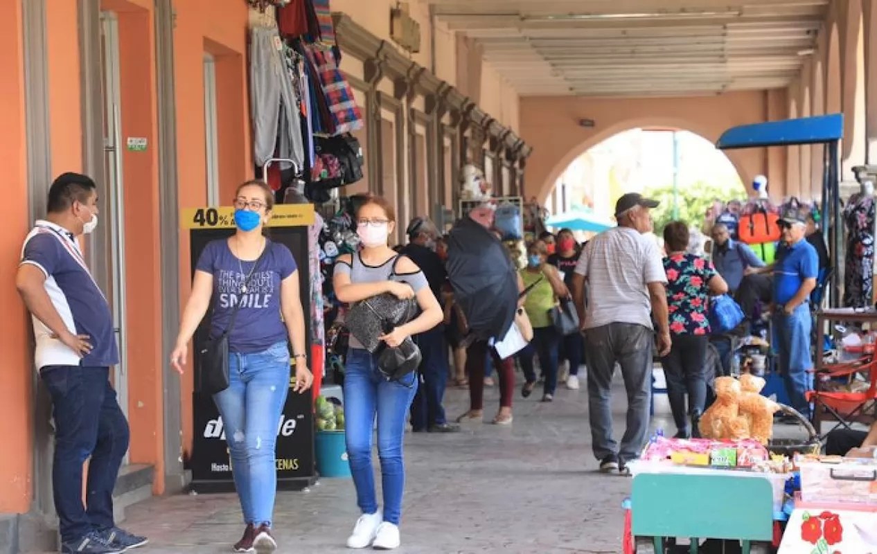 Jóvenes tienen mayor riesgo de contagiarse de COVID