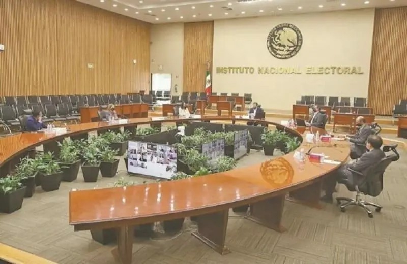 El INE suspende las encuestas para elegir los secretarios y la dirigencia de morena