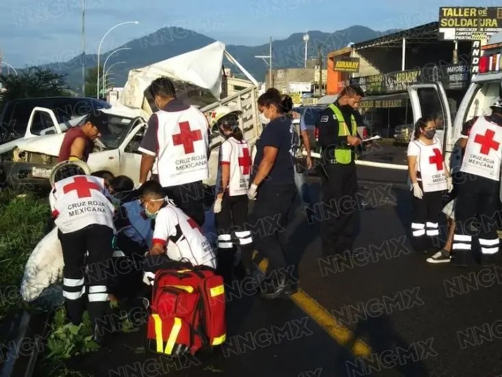 10 personas lesionadas en libramiento carretero