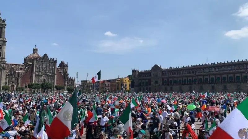 FRENAAA marcha en la CDMX para exigir la renuncia de AMLO
