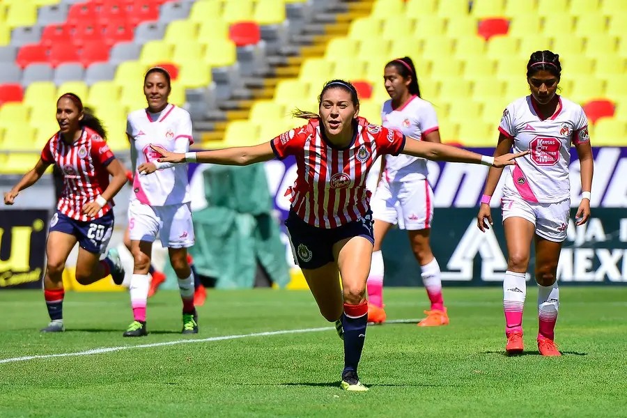 Título de goleo y Europa, los sueños de Norma Palafox