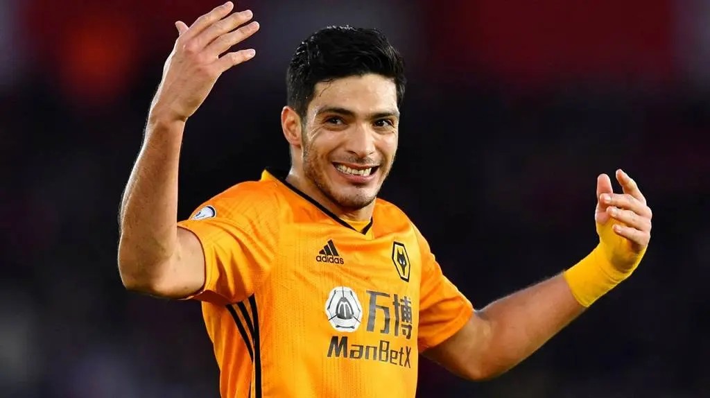 Juventus se debate entre Jiménez, Lacazette y Milik