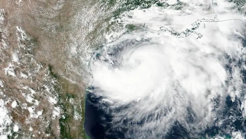Hanna se convierte en huracán y se dirige a la costa de Texas