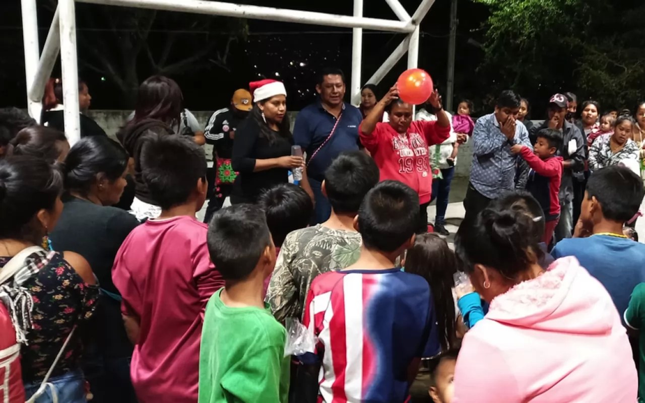 Lleva María Belén la alegría navideña a la sierra de Nayarit