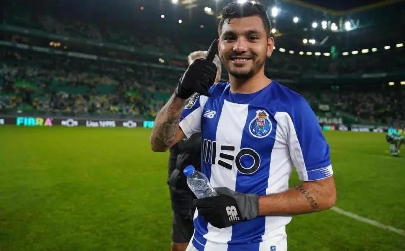 \"Tecatito\" Corona, la figura con la que el Porto hará caja