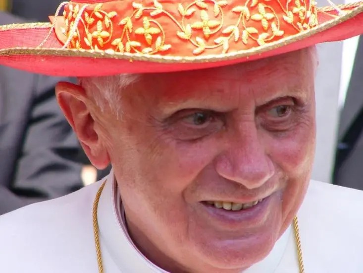 Reportan que Benedicto XVI se encuentra \"extremadamente fragil\"