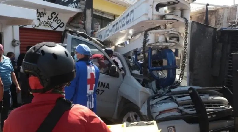 Mazatlán. Un muerto y seis heridos tras accidente de camión con unidad de la Marina