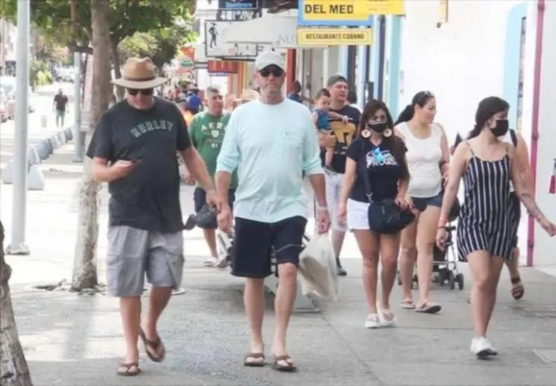 Reportan Aumento al Turismo en el Puerto; Abren Bares  en la Ciudad