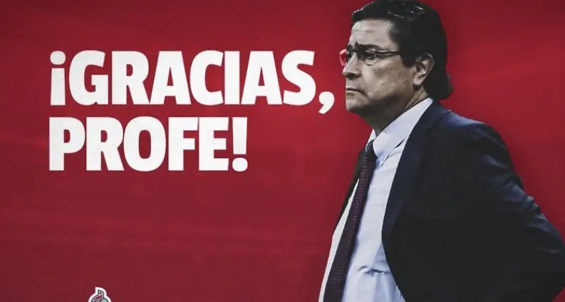 Luis Fernando Tena deja el banquillo de Chivas