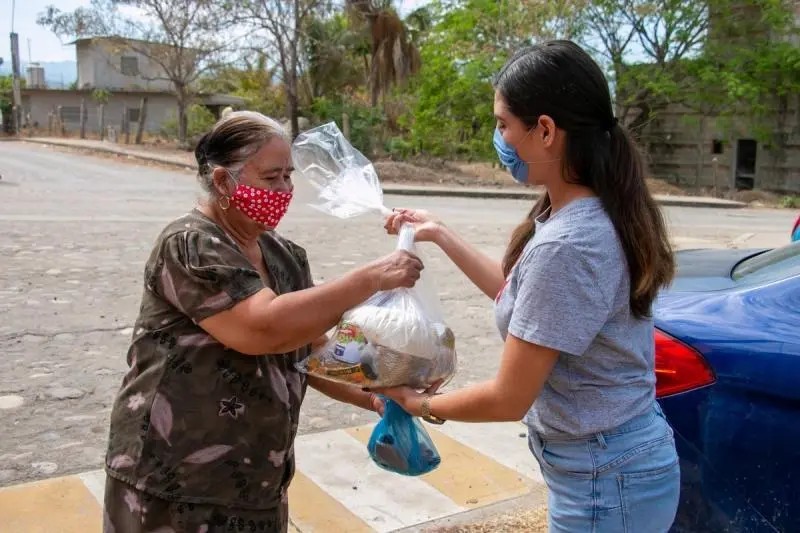 Más de 800 Adultos Mayores Reciben Apoyo del Sistema DIF