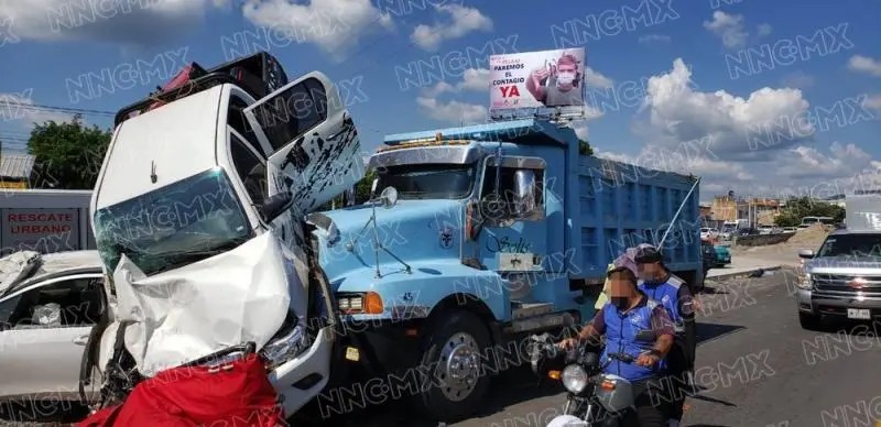 Motociclista muerto en espectacular carambola