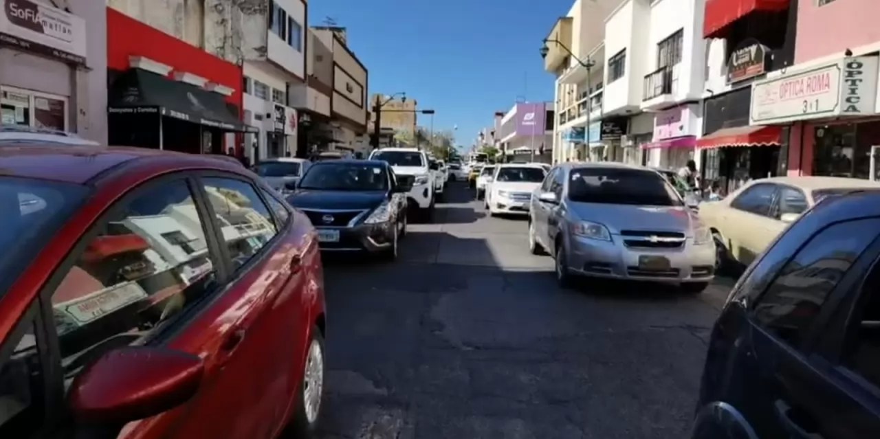 VIDEO: Reina el caos vial en el Centro Histórico de Tepic