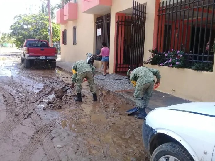 Militares aplican plan DNIII en Melaque tras el paso de Hernán