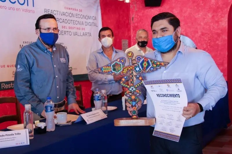 Reconocen Papel del Sector Salud Público y Privado