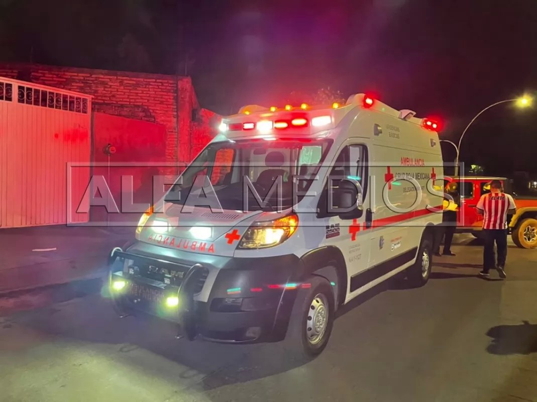 Volca mujer al manejar a exceso de velocidad