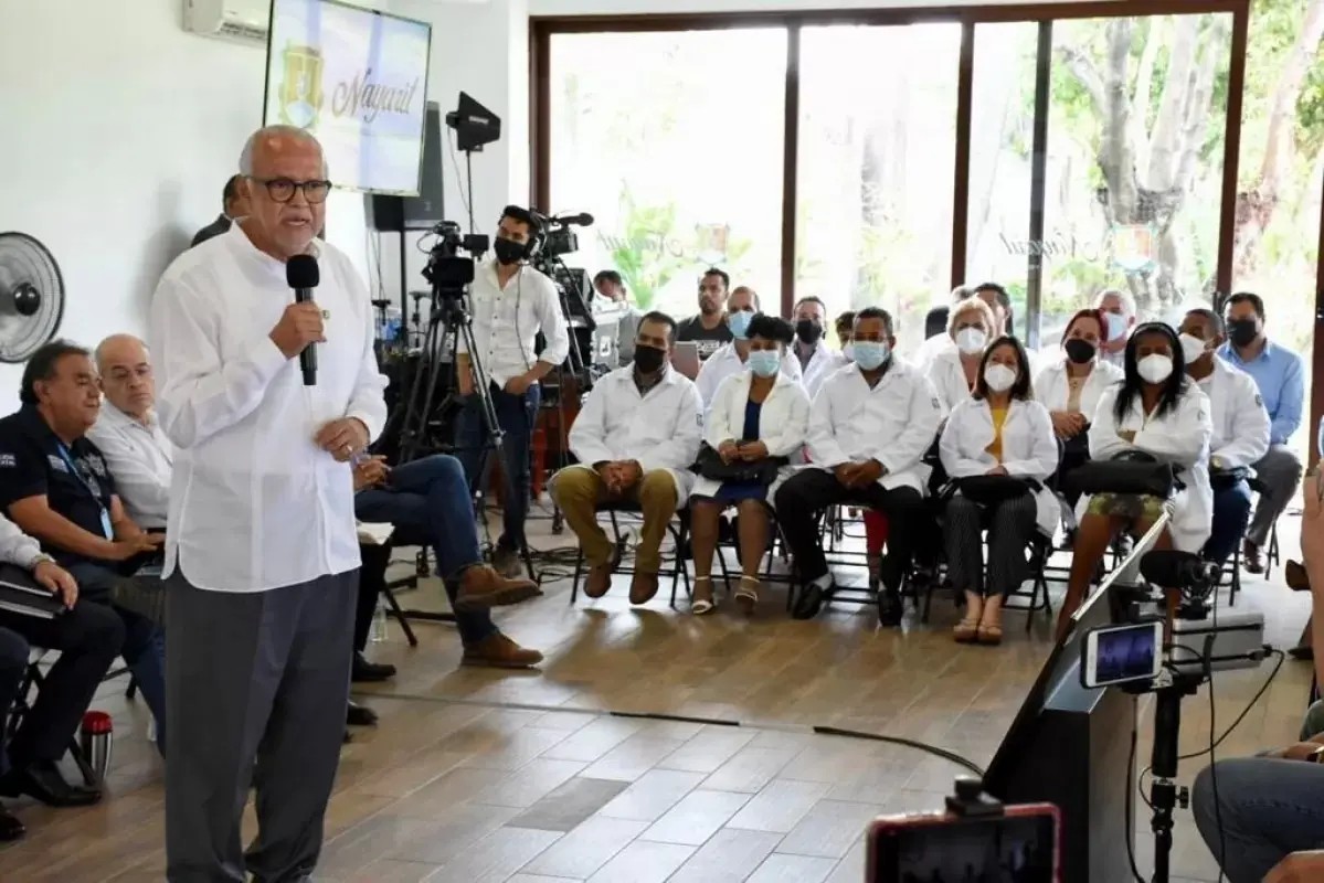 Llegan más médicos cubanos a Nayarit