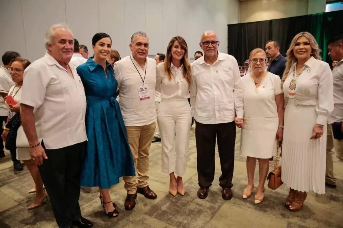 Recibe Navarro Quintero a las y los legisladores de todo el país que participan en la COPECOL