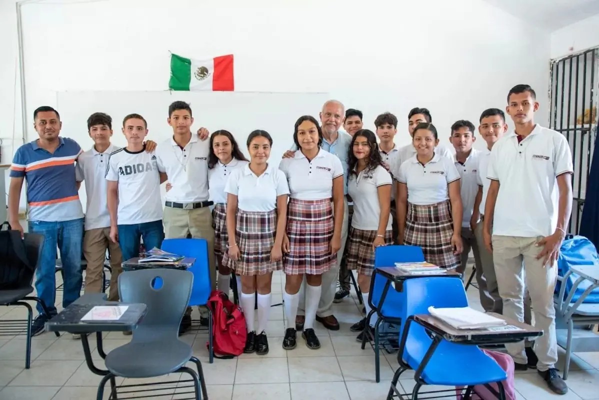 Atiende Navarro Quintero necesidades de Santiago Ixcuintla y Tecuala