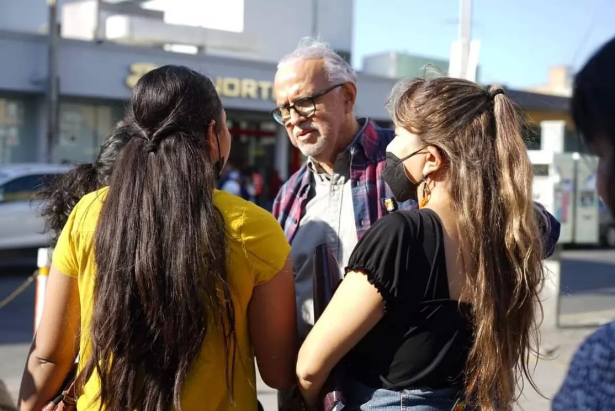 Atiende Gobernador a la ciudadanía en las calles de Tepic