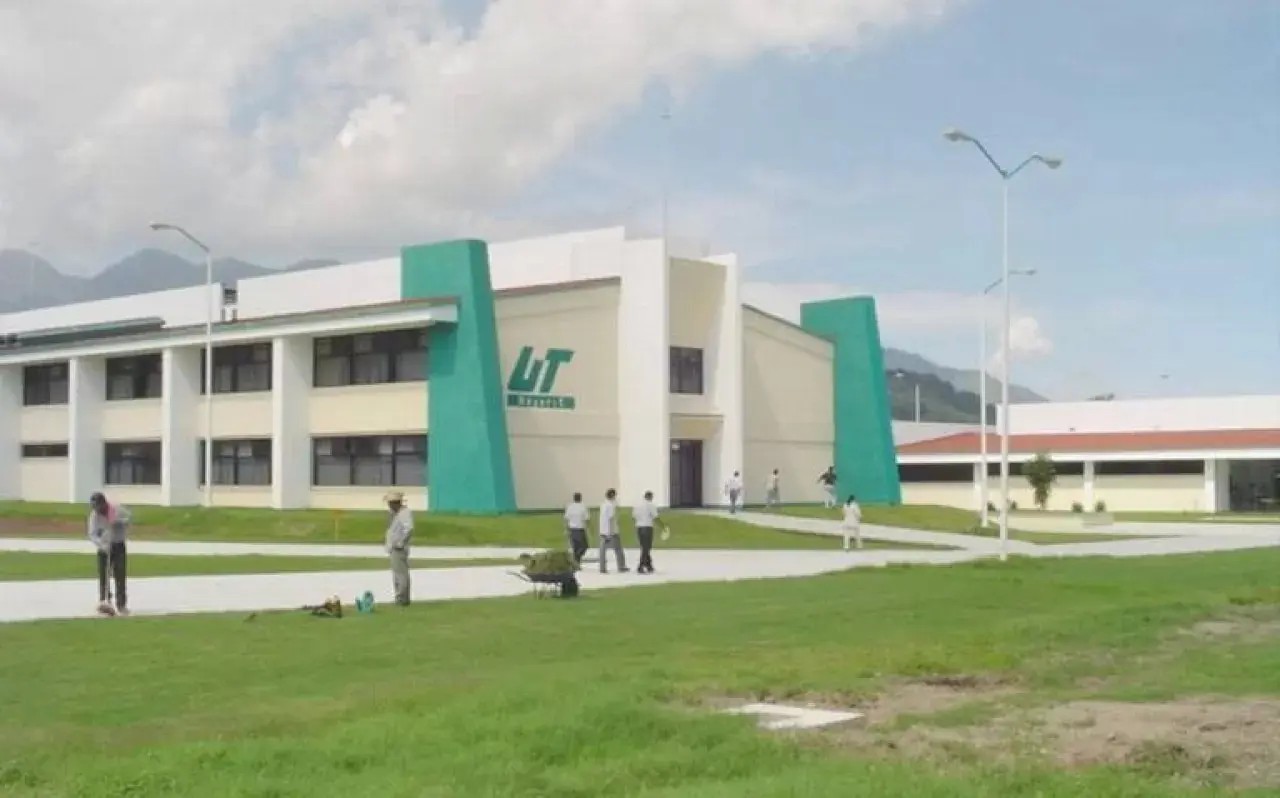 UT ofrece sueldo de 5,295 pesos mensual; piden título y diplomado