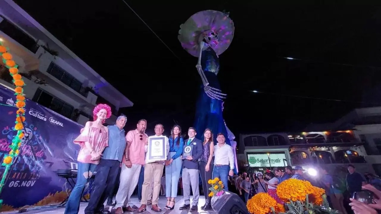 Rompe récord guinnes la catrina gigante de Puerto Vallarta