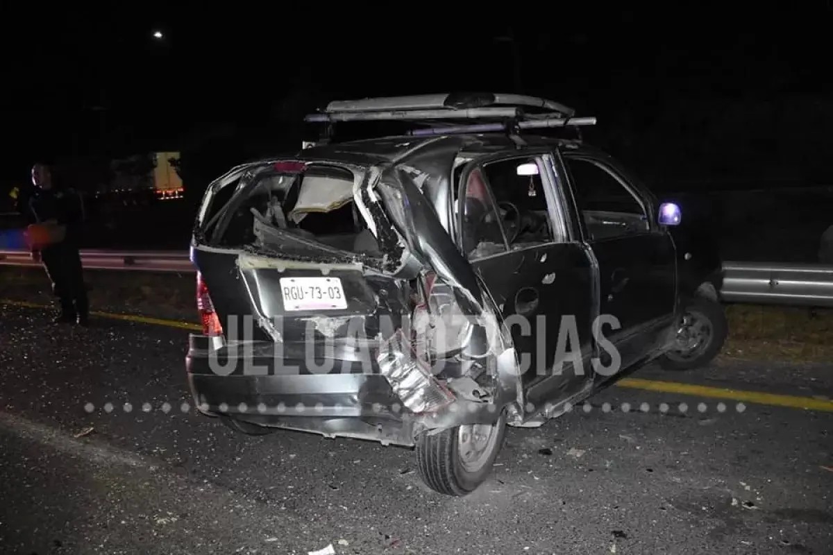 Atos es destrozado por volvo en el libramiento de tepic