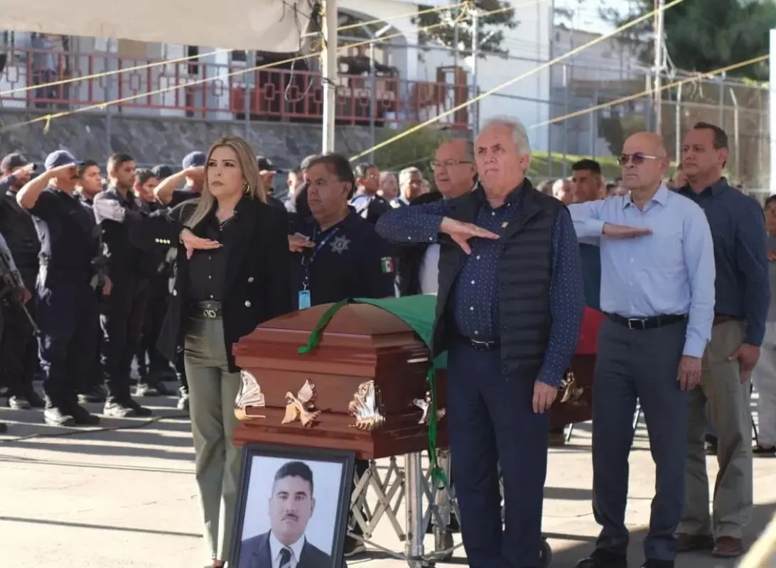 Encabeza Juan Antonio Echeagaray, homenaje a policía estatal caído en el cumplimiento de su deber