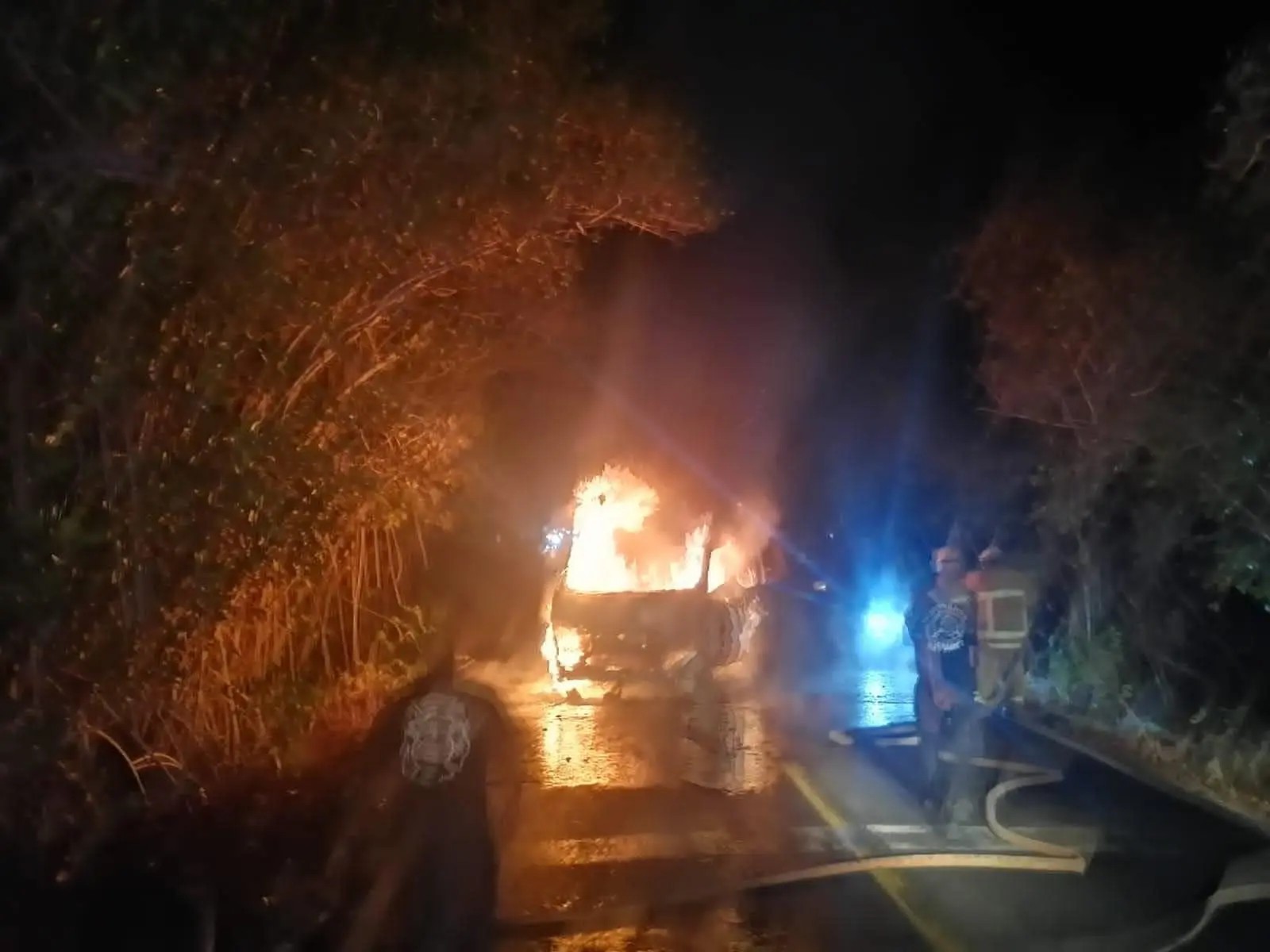 Bloquean carreteras de San Blas y Guayabitos