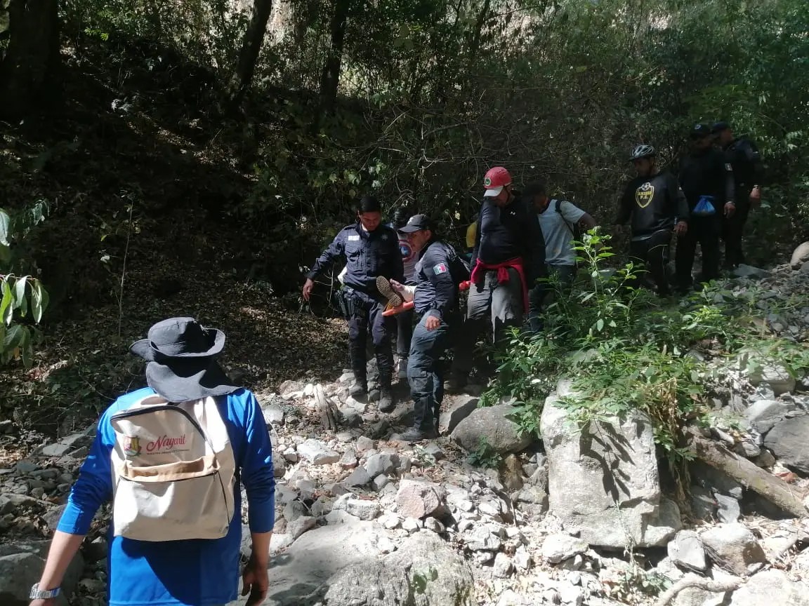 Rescatan a dos mujeres en el cerro Sangangüey