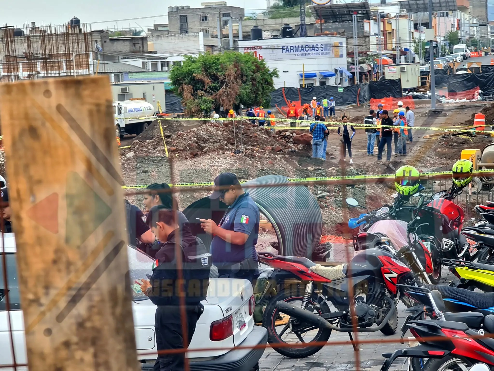 Brota osamenta en av. México de Tepic