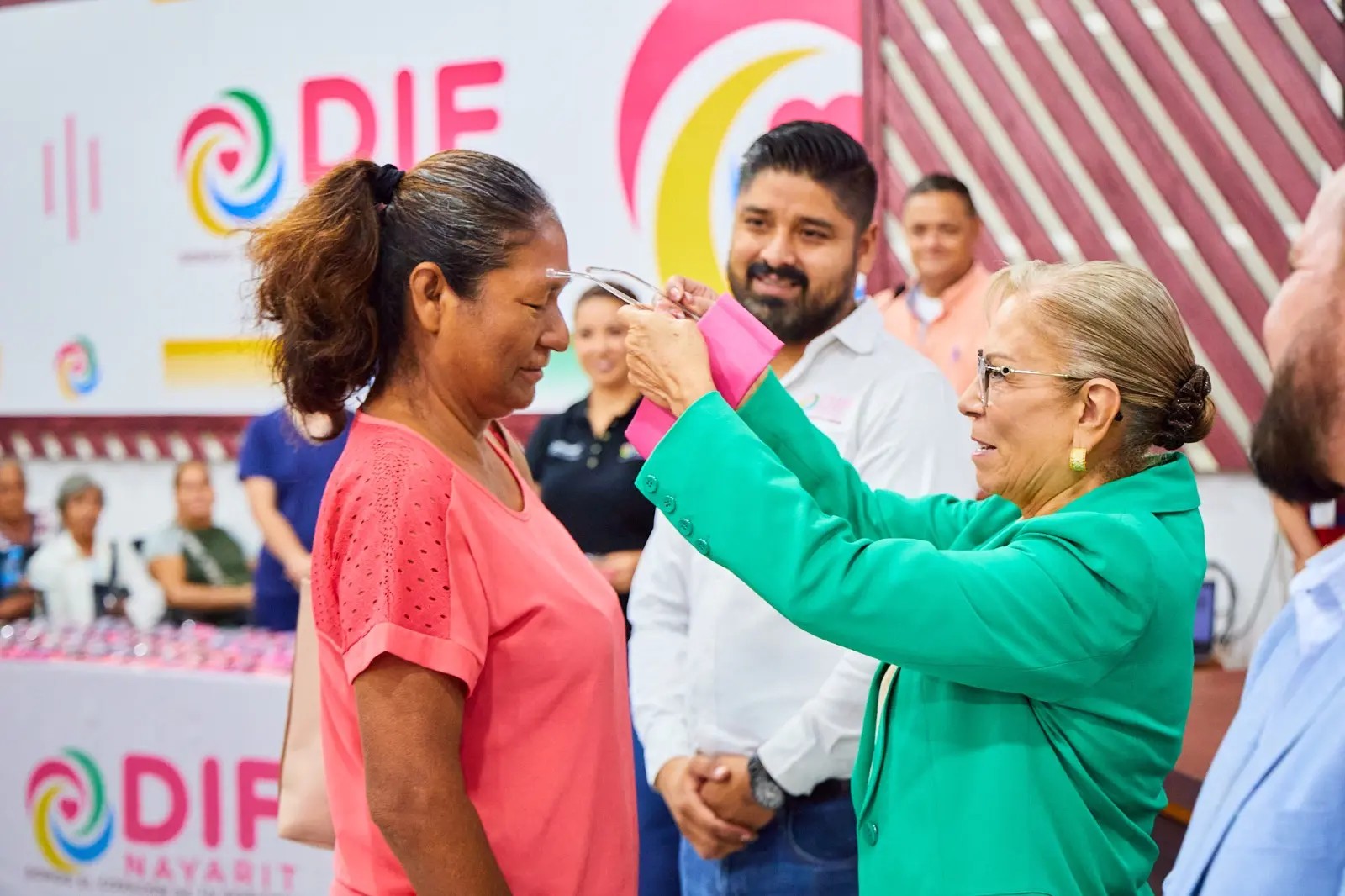 Mejorando la visión y la calidad de Vida: DIF Nayarit ofrece lentes gratuitos a familias de Tepic