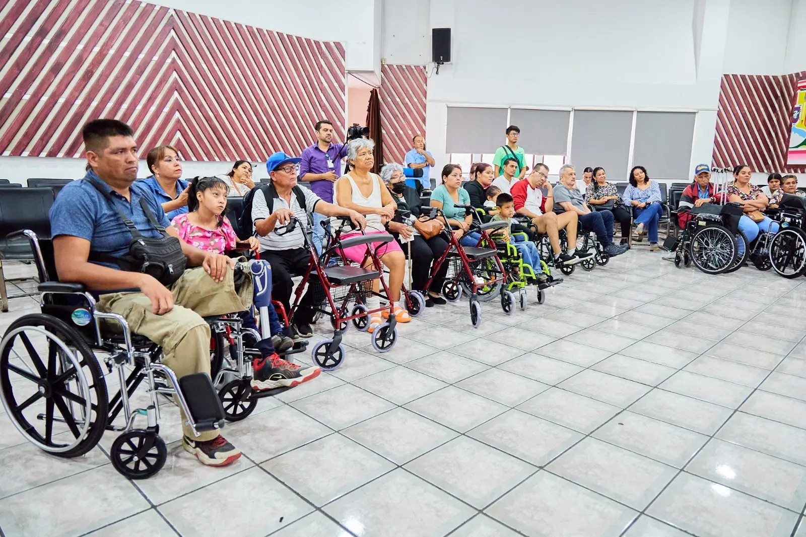 Entrega DIF Nayarit apoyos de movilidad a personas con discapacidad