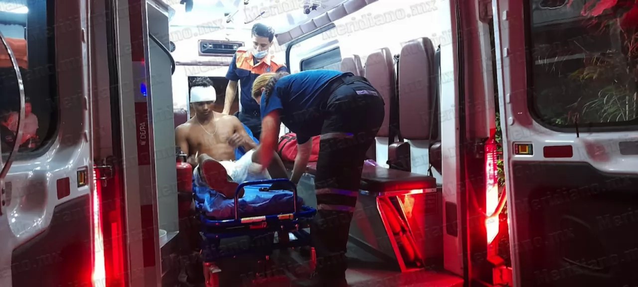 ¡machetazo en la cabeza!