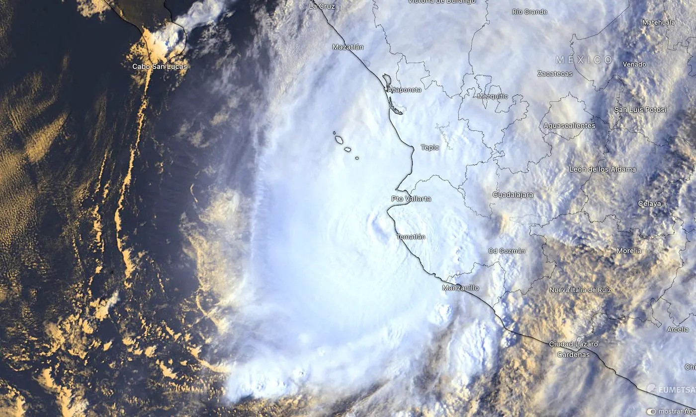 Huracán Lidia mantiene categoría 2 y se acerca a Nayarit