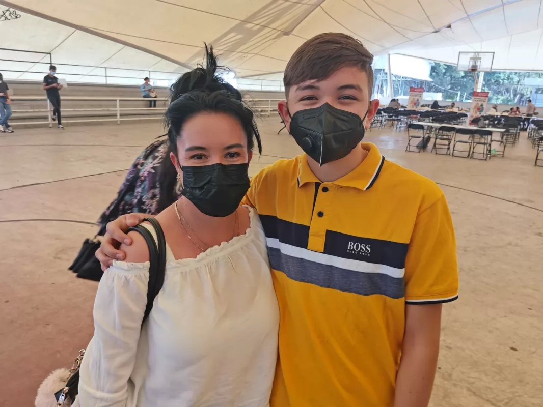 Solicitan pensiones y becas en canchas de la La Loma