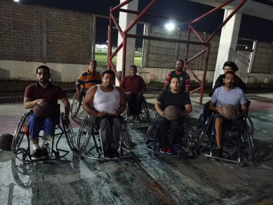 Urgen paratletas alumbrado público en el polideportivo de la Feria