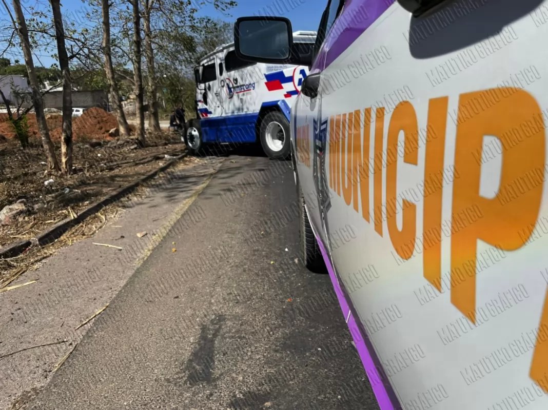 Destrozan vehículo de valores en la carretera tpc-aguamilpa