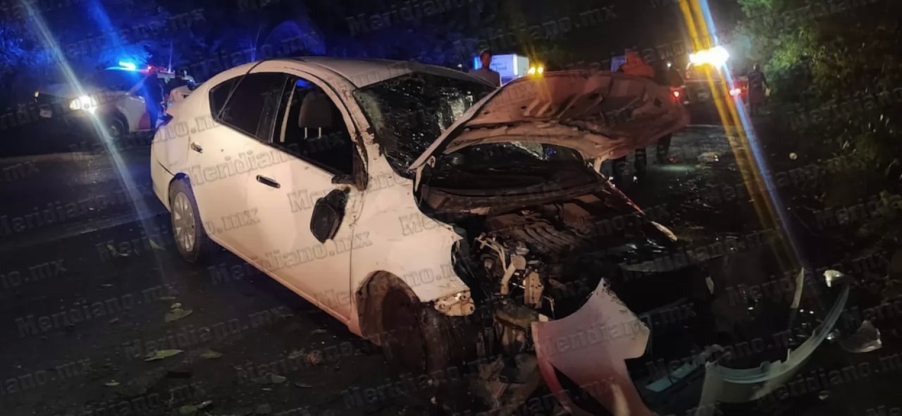 ¡brutal choque y volcadura!