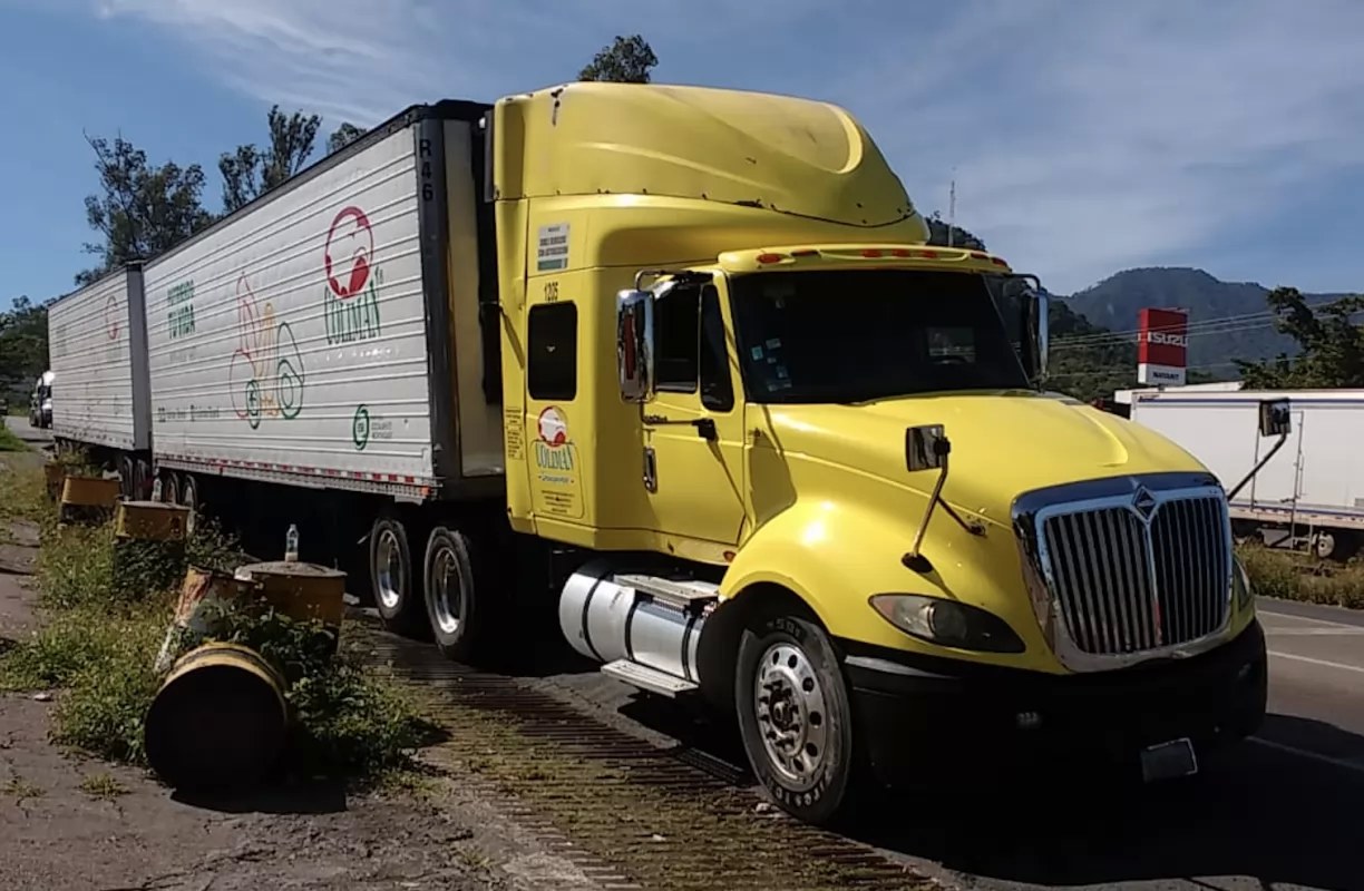 Traileros suspenden su viaje por inundaciones en Nayarit