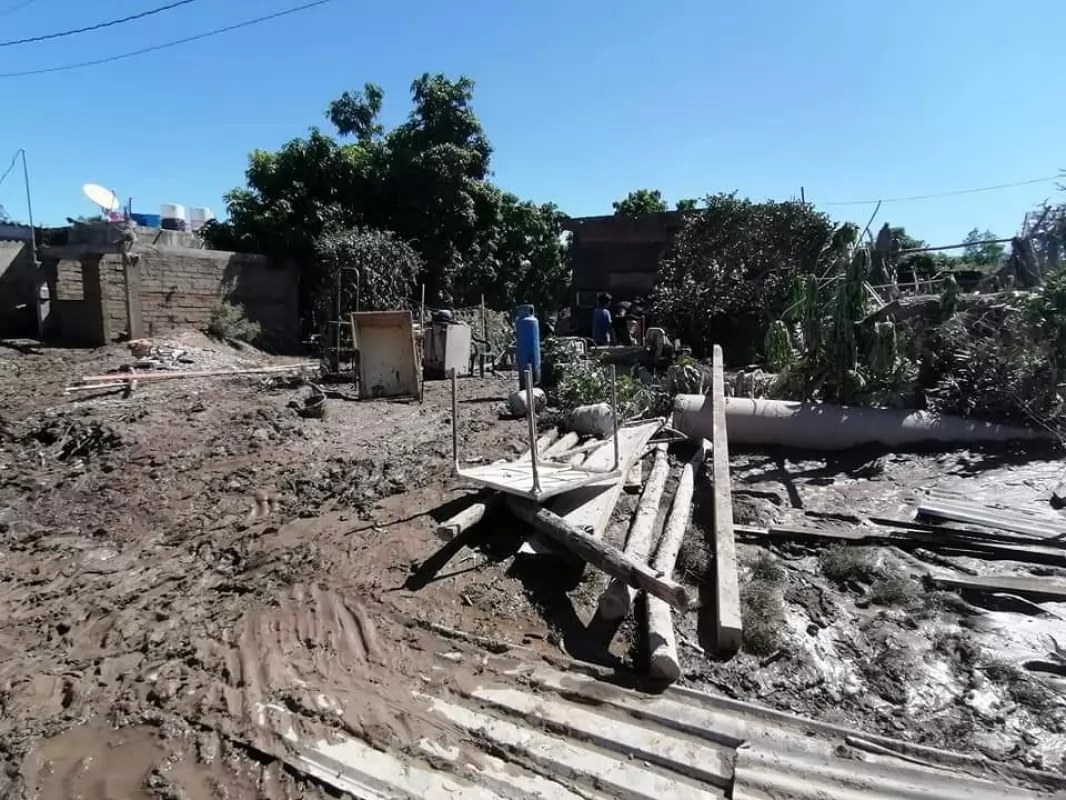 \"Lo perdieron todo\": Lanza Tecuala llamado de auxilio tras inundaciones