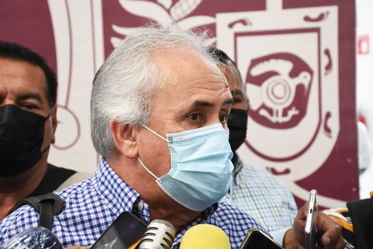 Entregó gobierno anterior cientos de permisos falsos