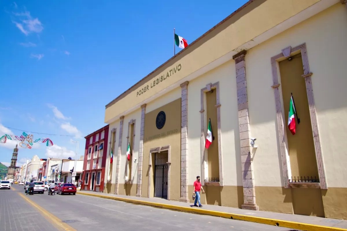 Limpia de aviadores en el Congreso de Nayarit; Despiden a 16