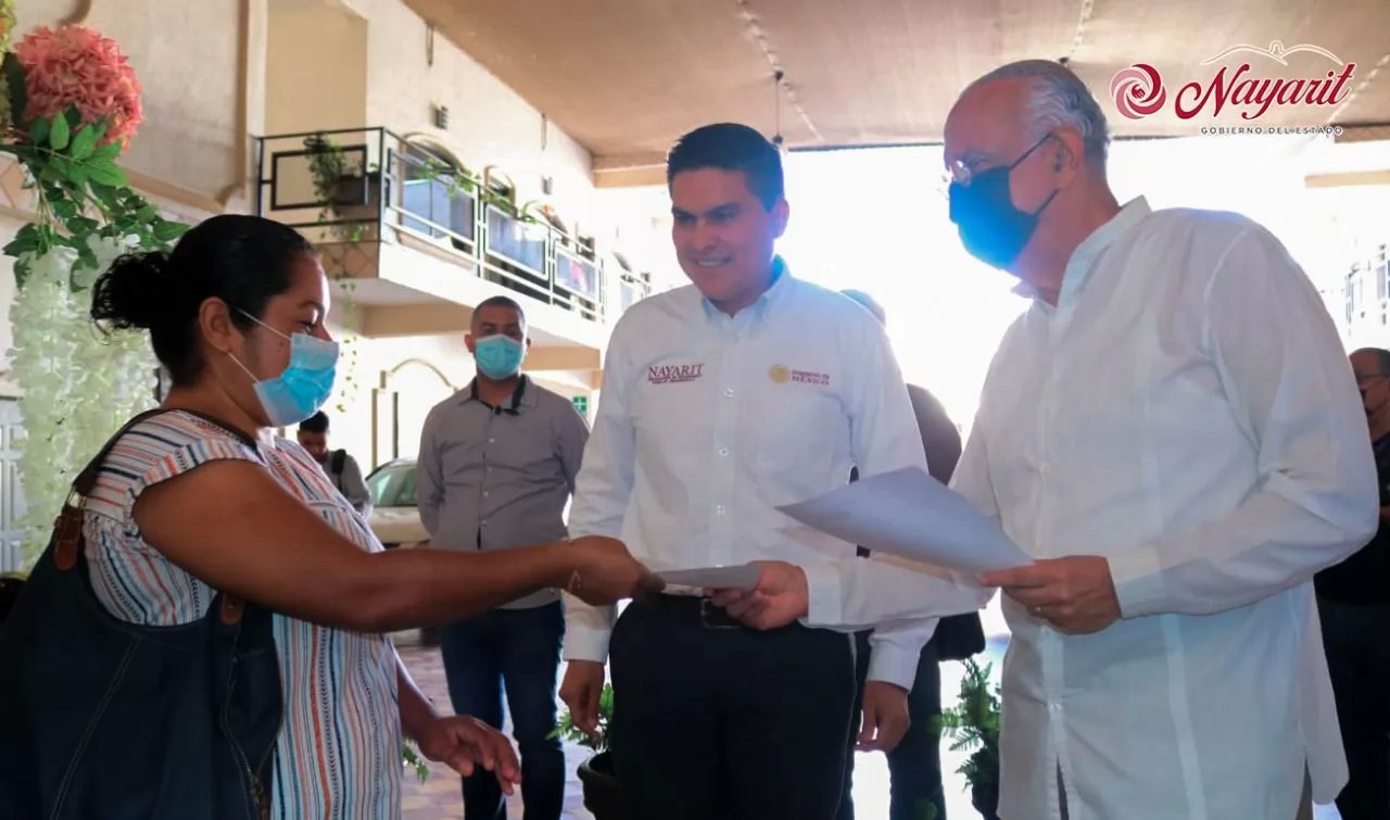 Entrega Gobernador recursos para el mejoramiento de escuelas