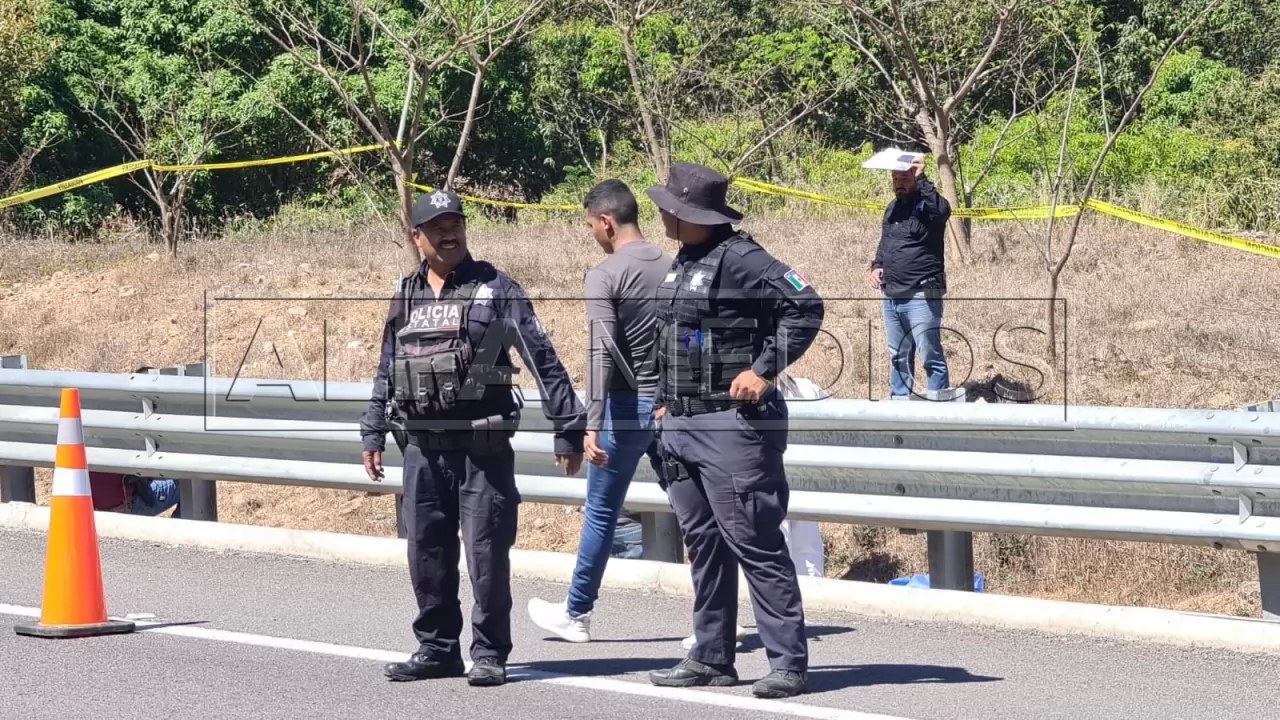 Fallece motociclista al derraparse en la autopista tepic-san blas